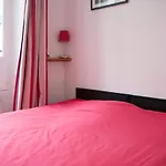 Charming Apartment Batignolles Neighborhood
